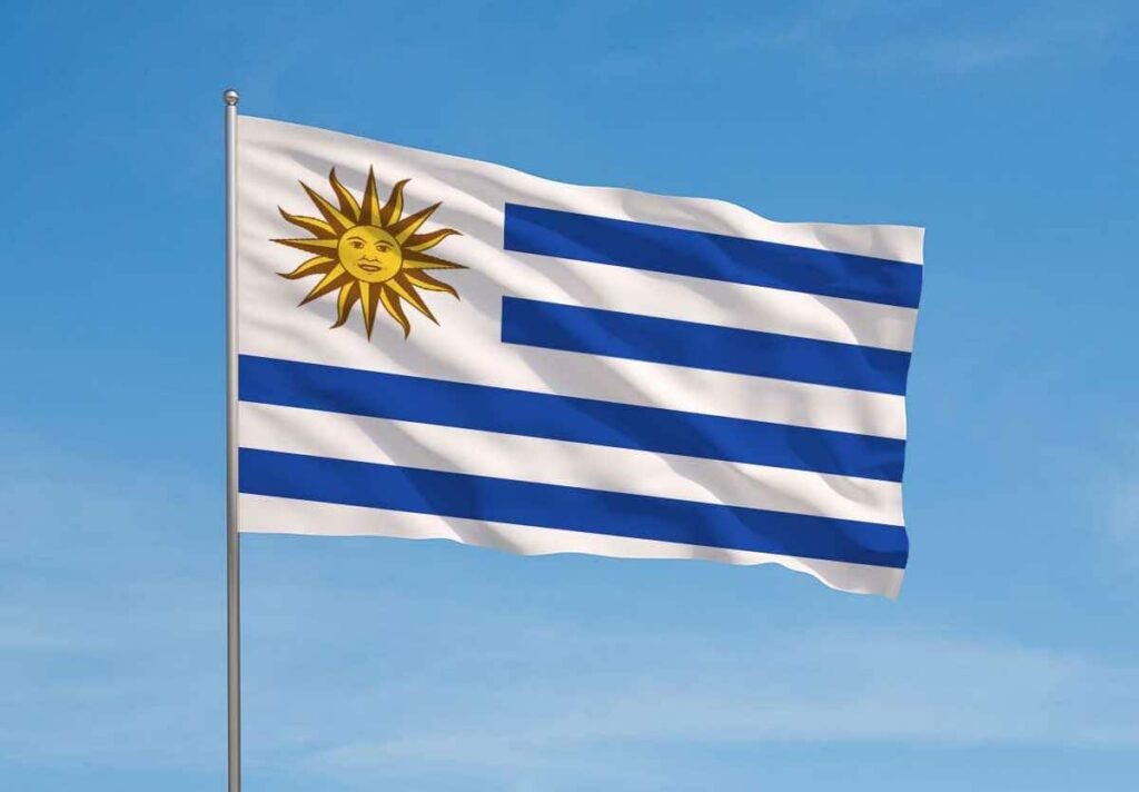 A bandeira do Uruguai, um ícone da identidade e cultura do país, com seus nove quadrados representando os departamentos